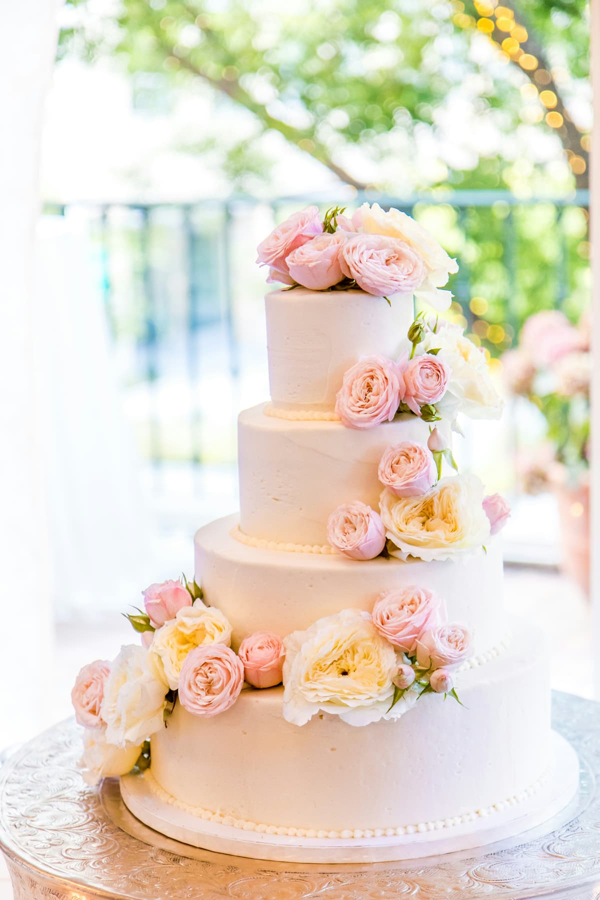 Torta de celebración con detalles únicos